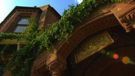 707px-anubis_house_closeup.jpg